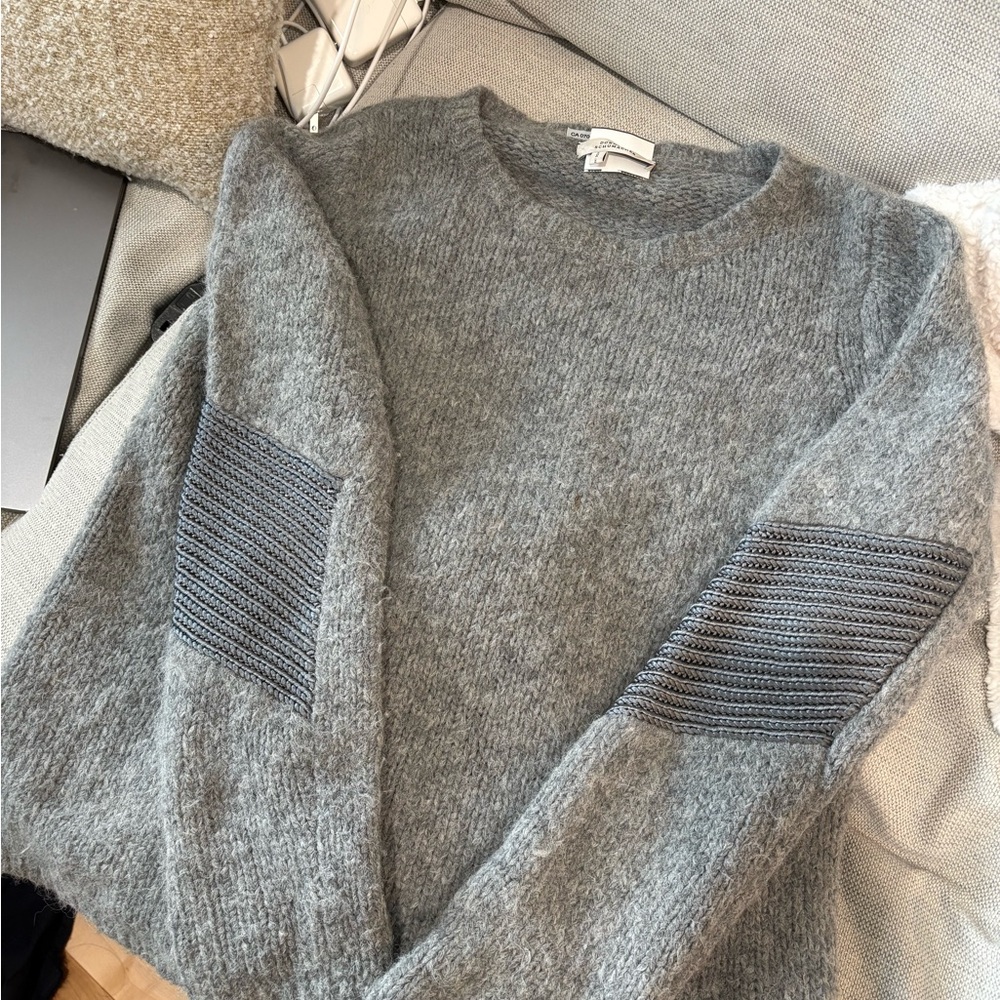 Elegant Gray Crew Neck Sweater with Textured Sleeves